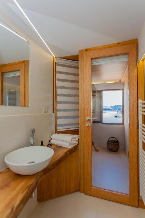 San Salvatore Monastery - Resim 42