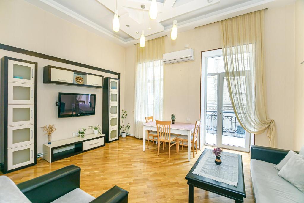 Nizami Street Cozy Studio Apartment در باکو