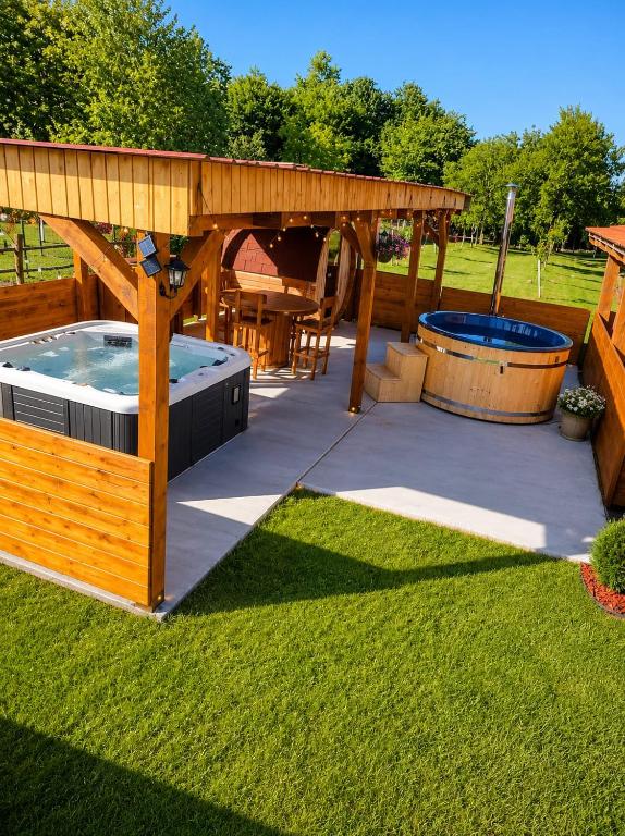 a backyard with a hot tub and a gazebo at Kuća za odmor Jopi i Mare in Topusko