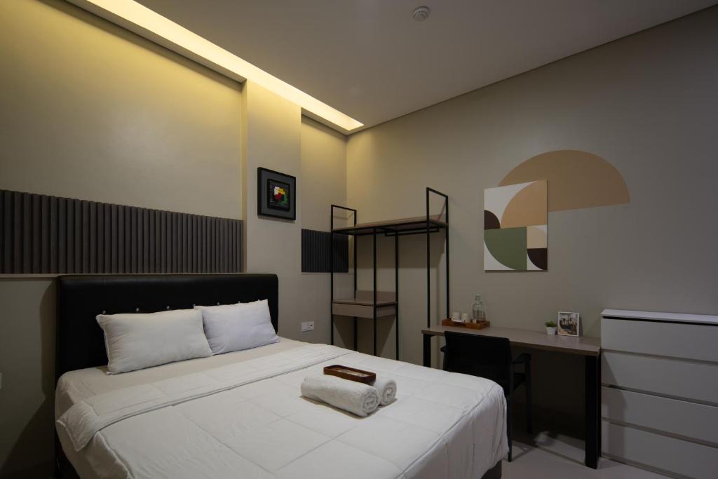 a bedroom with a bed and a desk in it at Cove Juanda One in Jakarta
