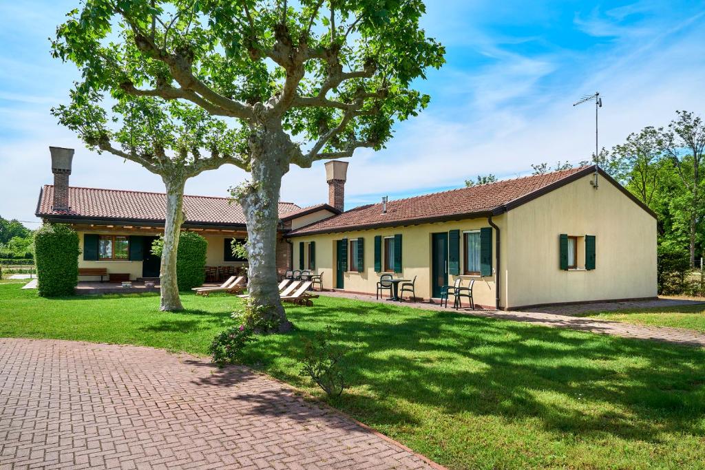 a house with a brick path in front of it at Eden Beach House - Host Solution in Cavallino-Treporti