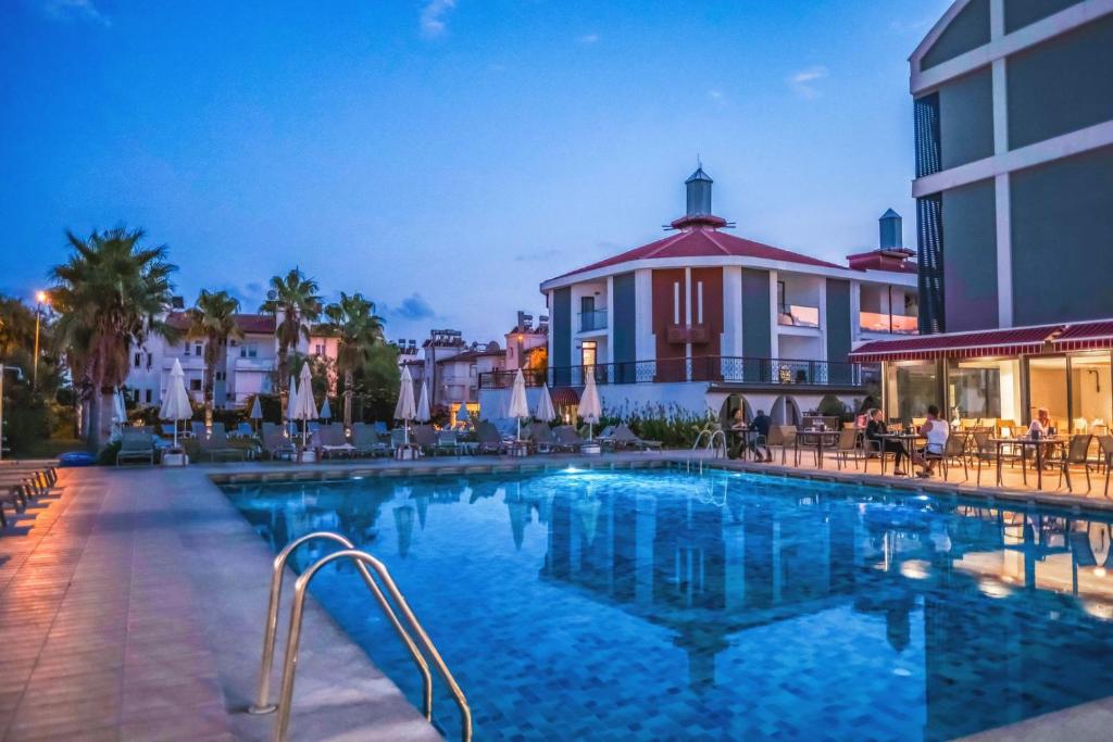Side Square Hotel Adults Only