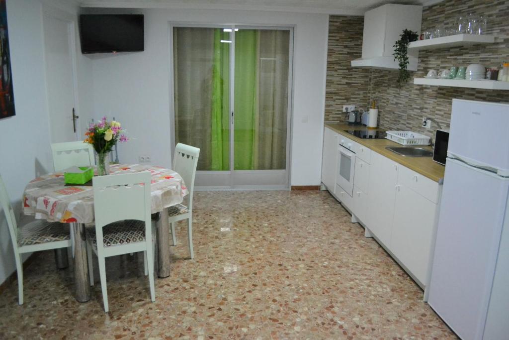 Superb 1 Bedroom Apartment with Gallery CB7EV