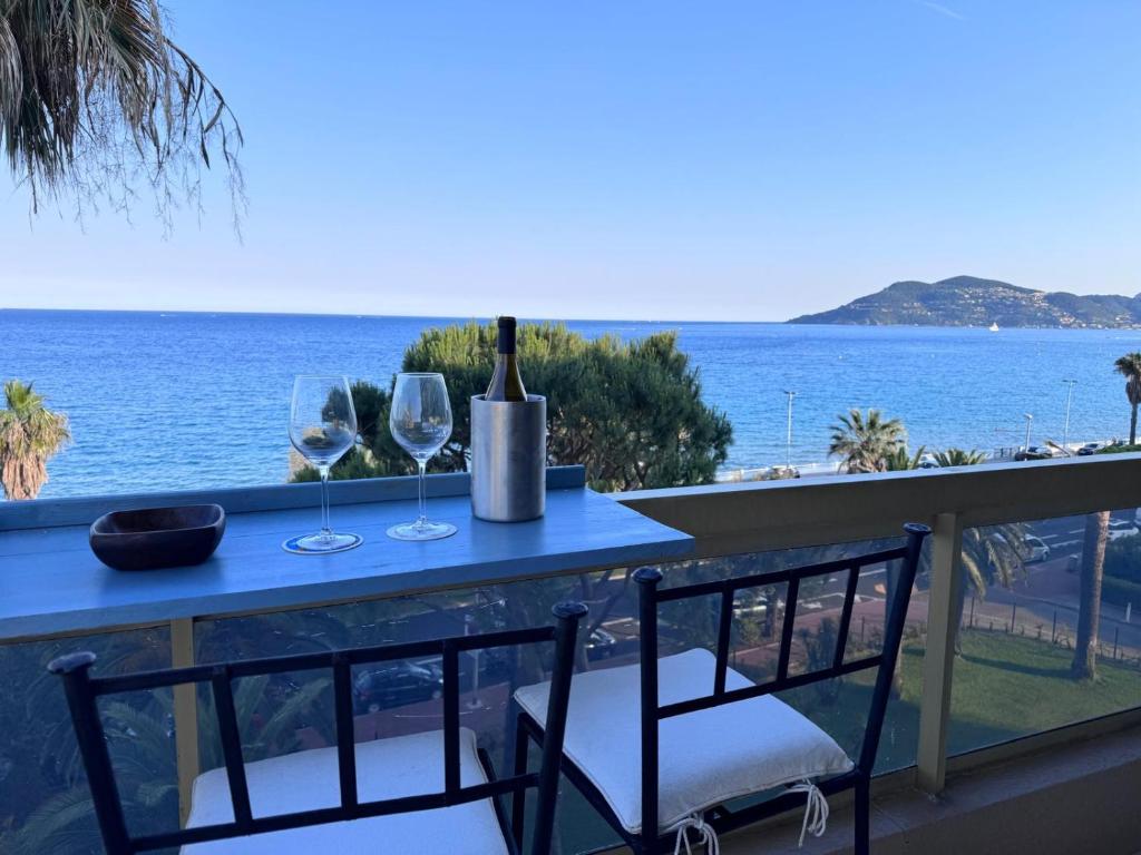 Côte d'Azur, vue mer & pieds dans l'eau