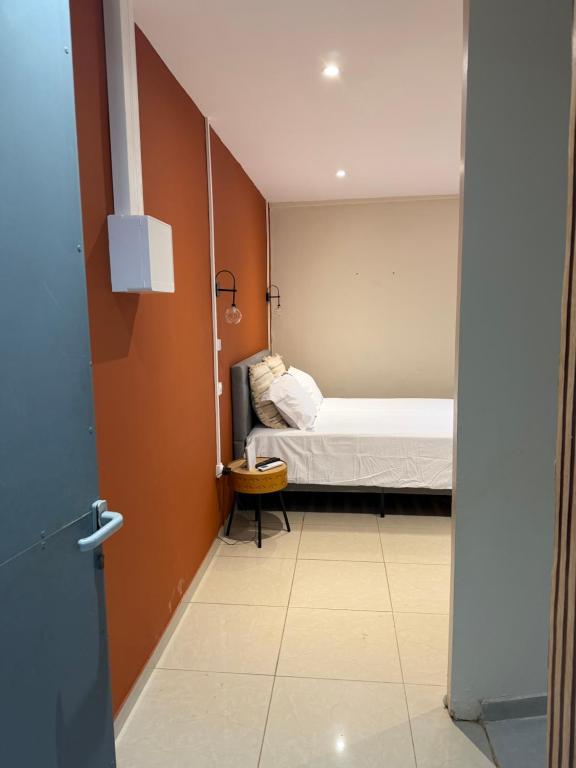 a small room with a bed in a room at Résidence les maquis in Koungou