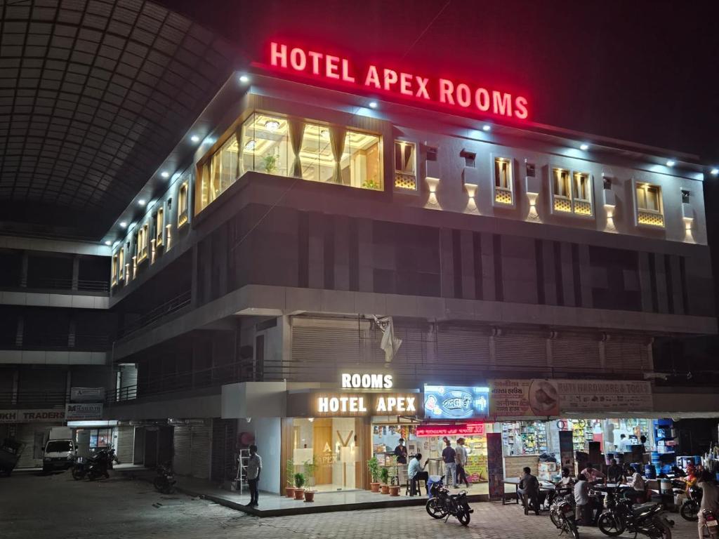 a hotel apex rooms is lit up at night at Hotel Apex in Pilol