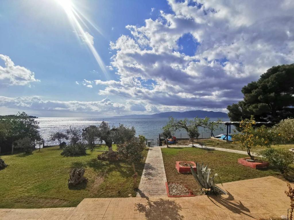 a view of the water from a park at Μπαλκόνι Στο Γαλάζιο in Agios Georgios