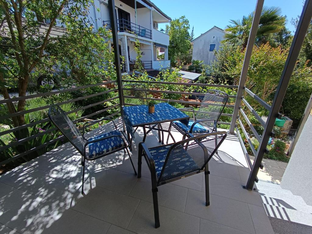Apartment Ana - Relaxing and peaceful stay near the beach