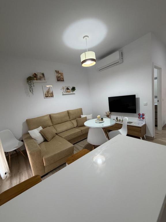 a living room with a couch and a table at Apartamento Vitelio in Carmona