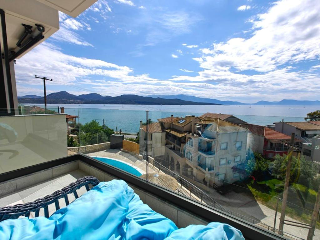 a balcony with a view of a building and the water at Episkopos Escape in Nikiana