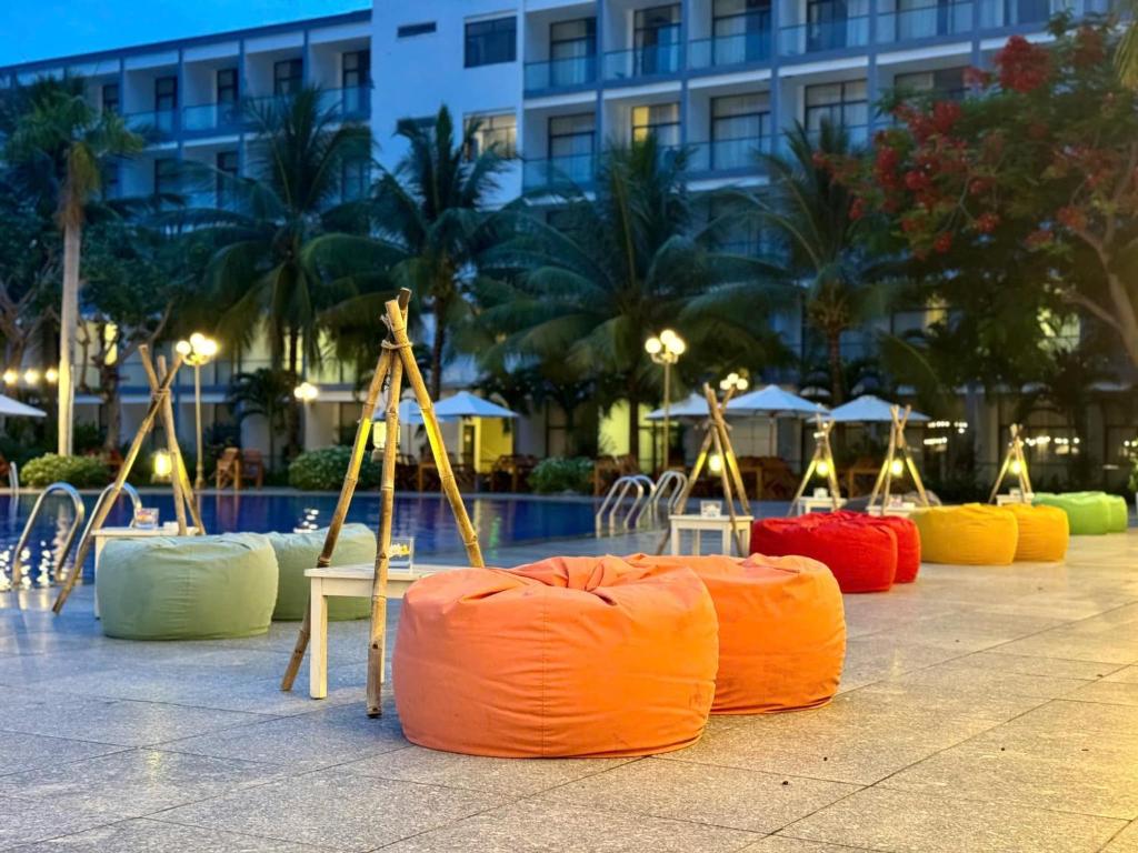 Oceanfront villa Nha Trang lịch trống