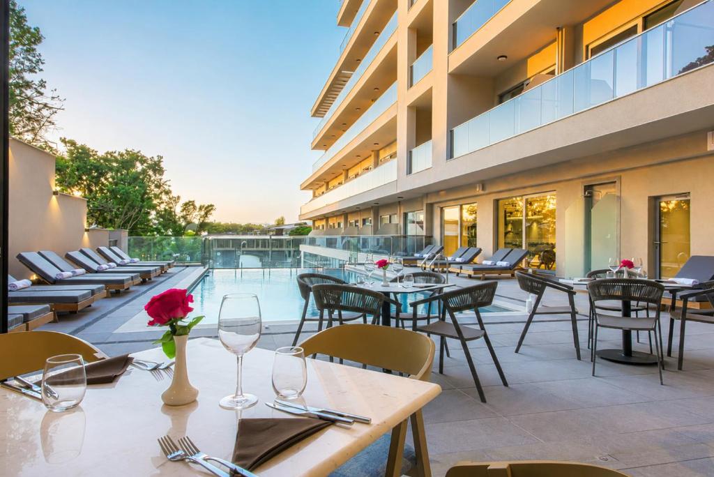 Poseidon Beach Resort - Premium All Inclusive & Free Riviera Beach Access