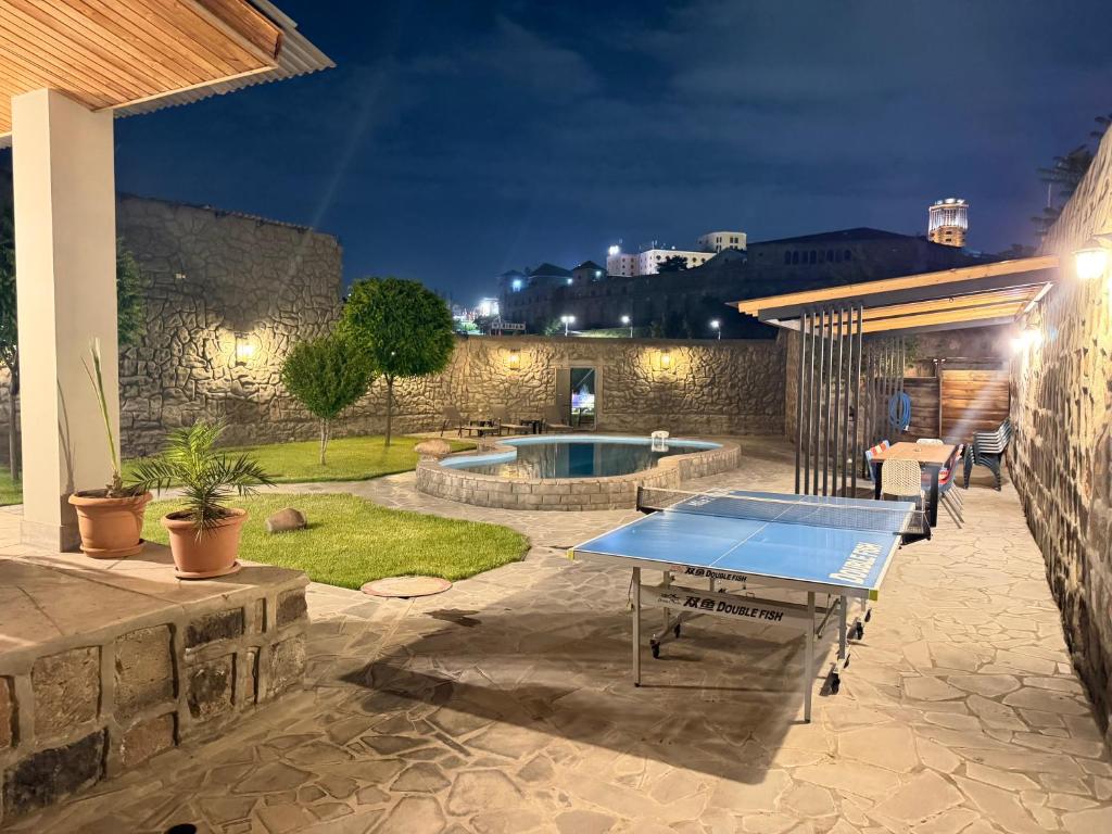 فضای داخلی Cozy Apartment With The Best Patio and Swimming pool در ایروان - تصویر ۳