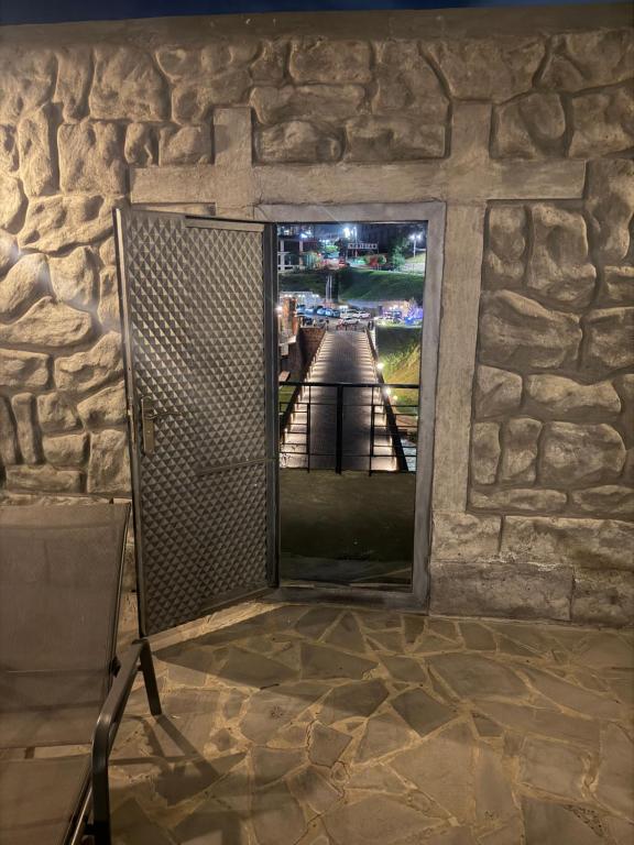 لابی و فضای عمومی Cozy Apartment With The Best Patio and Swimming pool - تصویر ۵