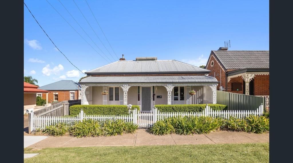 a white house with a white fence in front of it at Fitzroy Cottage one bedroom CBD accommodation in Tamworth