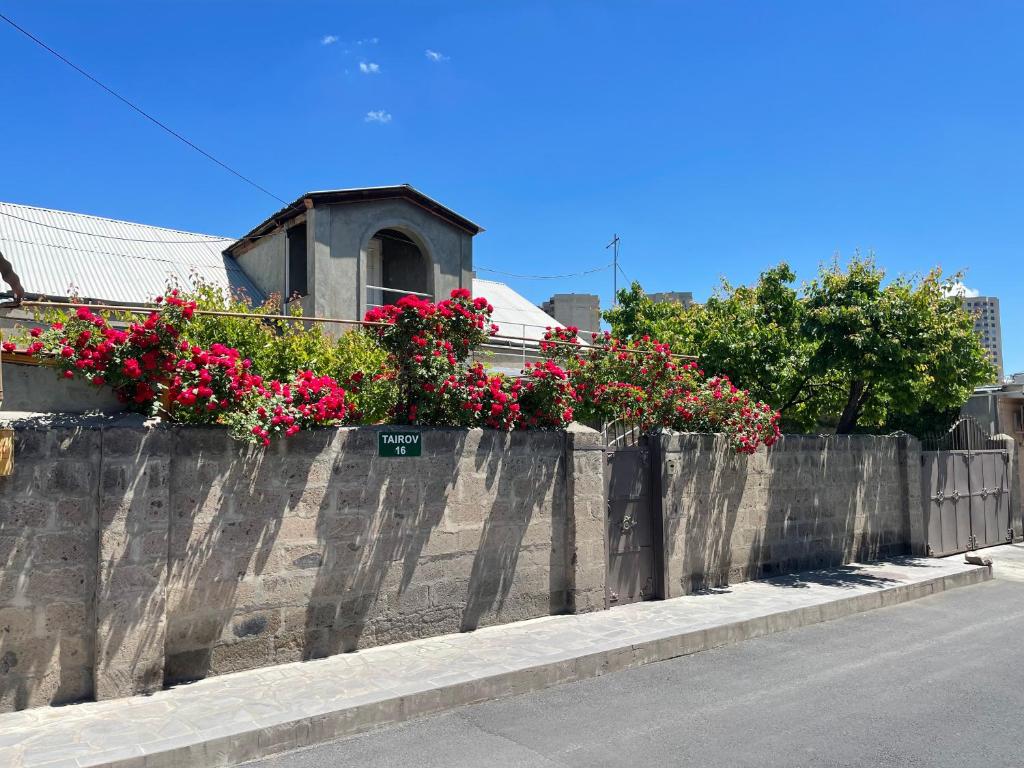 تصویر اتاق‌های Cozy Apartment With The Best Patio and Swimming pool - تصویر ۲
