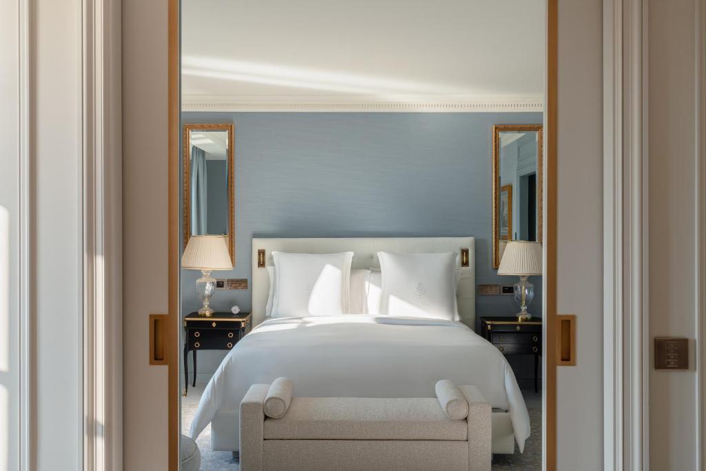 Leman Suite King Bed