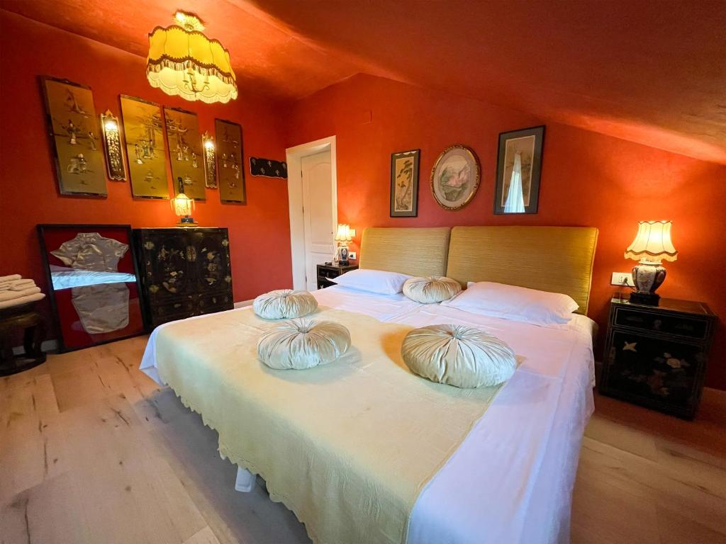 CASA IANUȘ - Tweepersoons- Of Tweelingkamer Met Uitzicht Op De Tuin