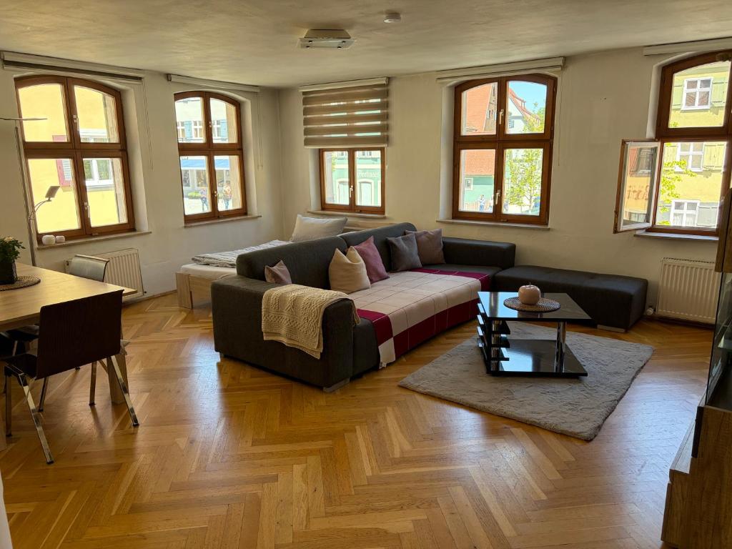 a living room with a couch and a table at Stilvolles Altstadt-Apartment in Bestlage in Dinkelsbühl