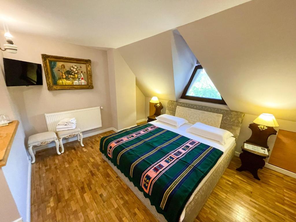 CASA IANUȘ - Familie Studio