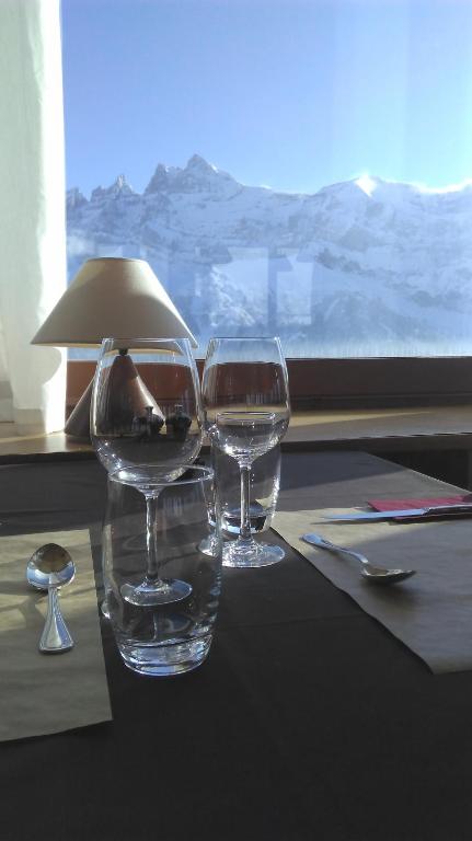 Nespecifikovaný výhled na hory nebo výhled na hory při pohledu z hotelu