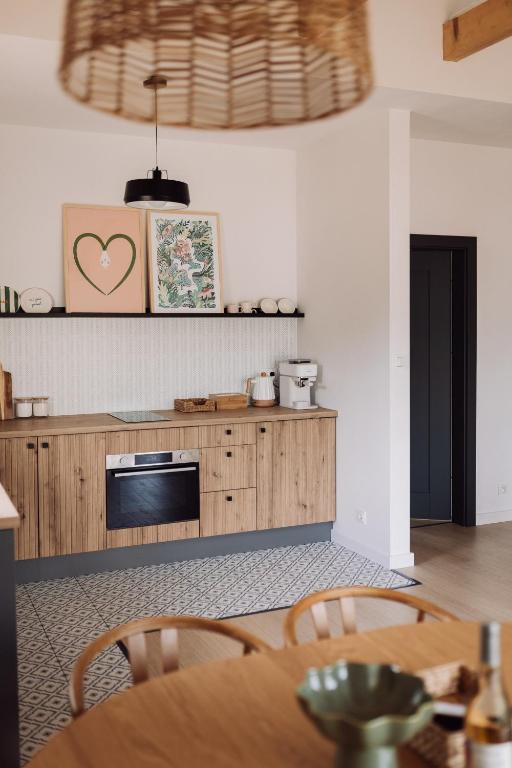 a kitchen with a table and a counter top at Apartamenty Wrzosowa 23 z garażem na rowery in Kudowa-Zdrój
