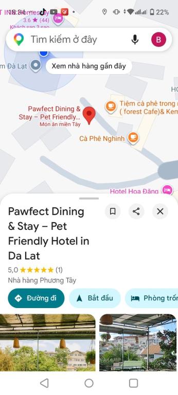 a screenshot of a text message about a bus at Pine Aura Dalat Inn in Da Lat