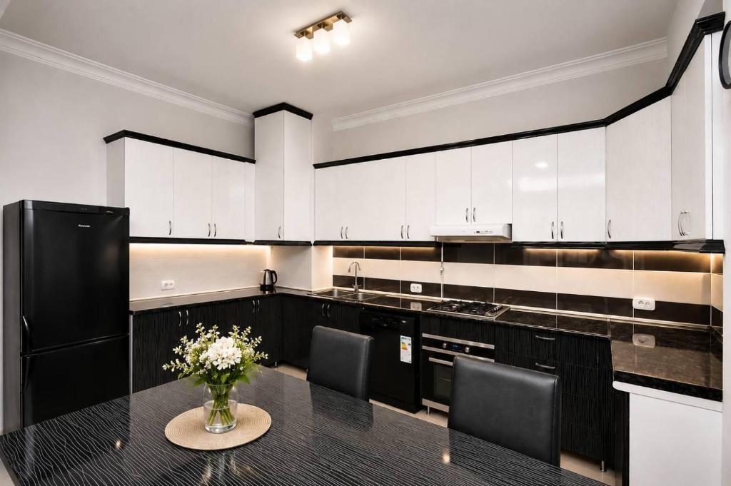 فضای داخلی Modern & Bright 2BR Apartment, New Building, City Center, Republic Square در ایروان - تصویر ۳