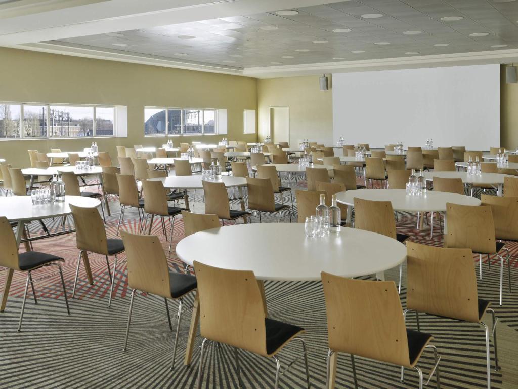 Mövenpick Hotel Amsterdam City Centre photo
