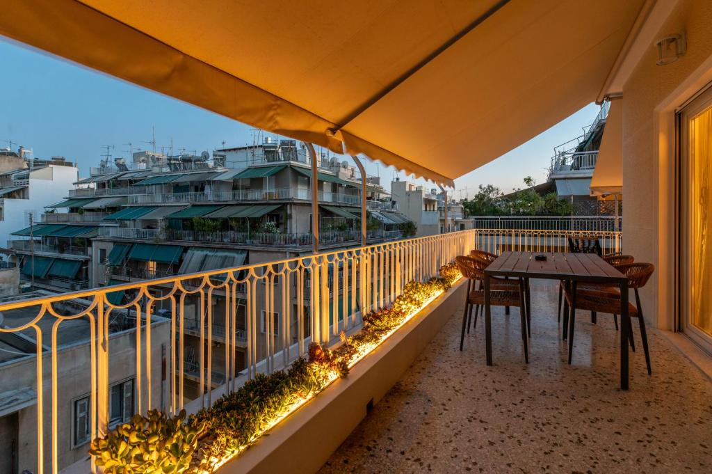 Stylish Apartment-Large Sunny Balcony-Central Pagrati-MARE Luxury Suites B