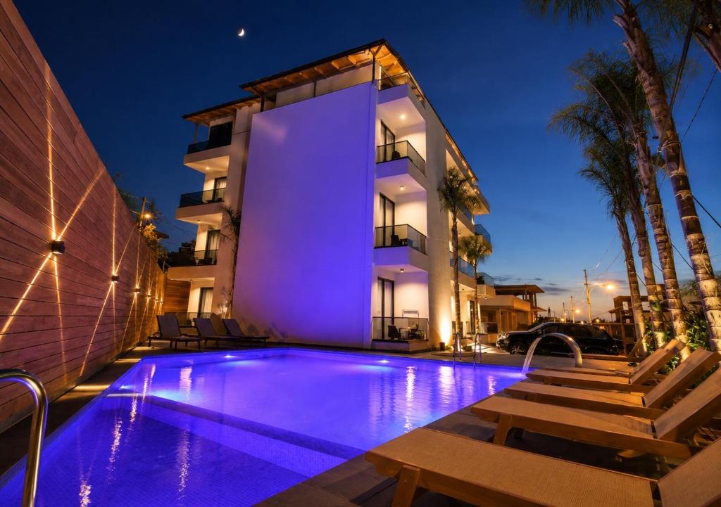 a swimming pool in front of a building at night at Hotel Mare 2 in Ksamil