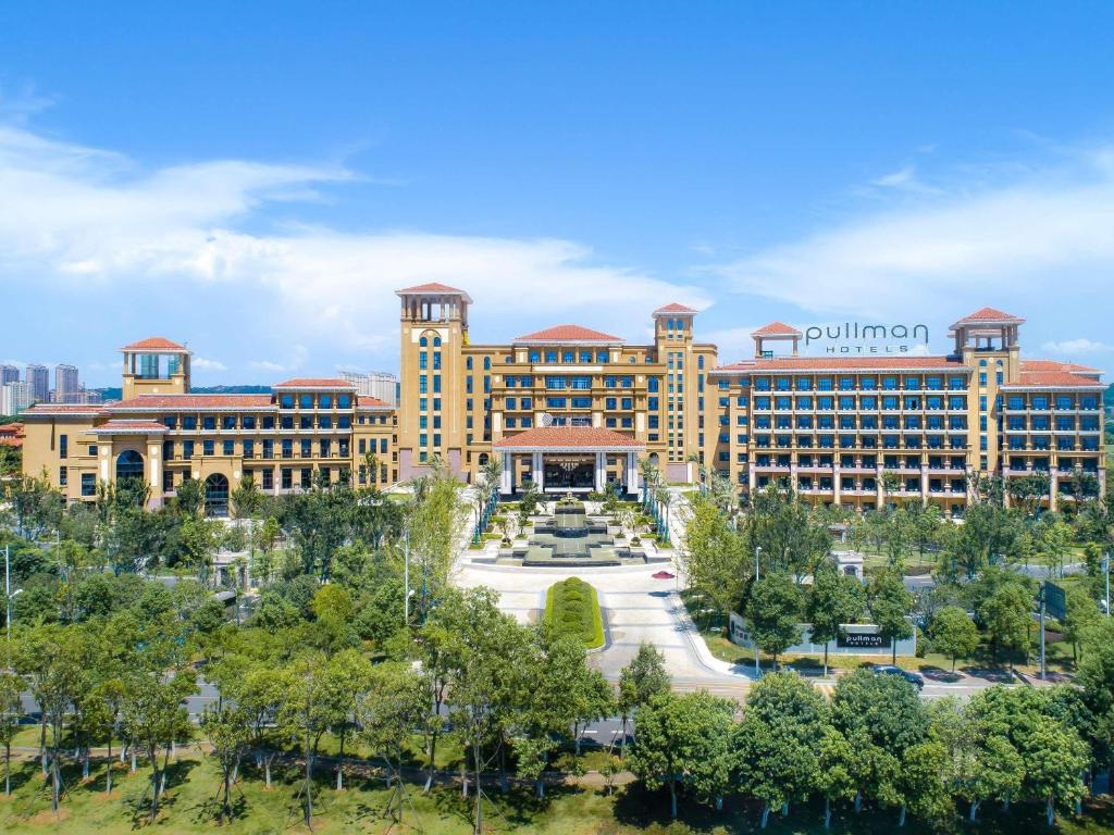 an aerial view of the philadelphia union building at Pullman Yueyang in Yueyang