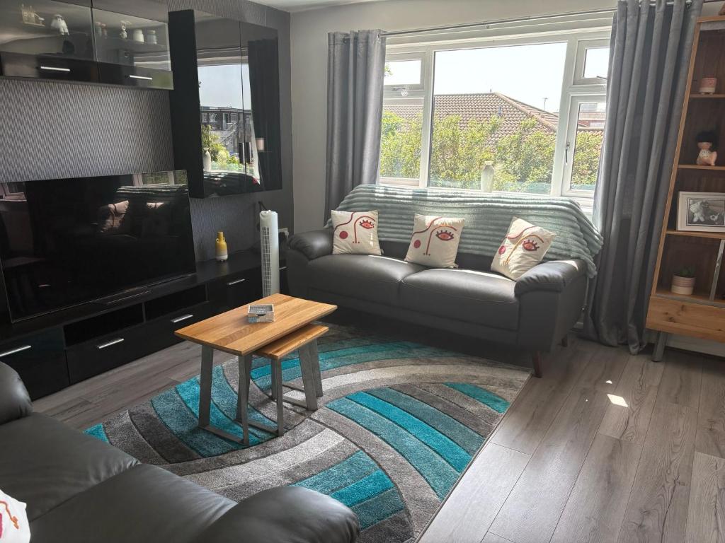 a living room with a couch and a table at Central Mablethorpe Apartment in Mablethorpe