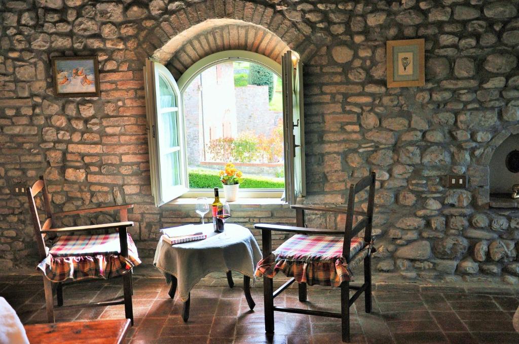 A seating area at Agriturismo La Villa Romita