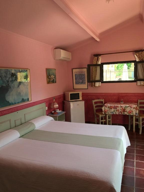 a hotel room with two beds and a table and a kitchen at Philippe in Beaurecueil