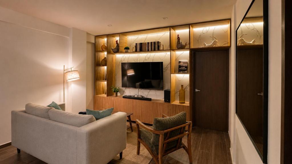 a living room with a couch and a television at Bogart 206 in Guadalajara