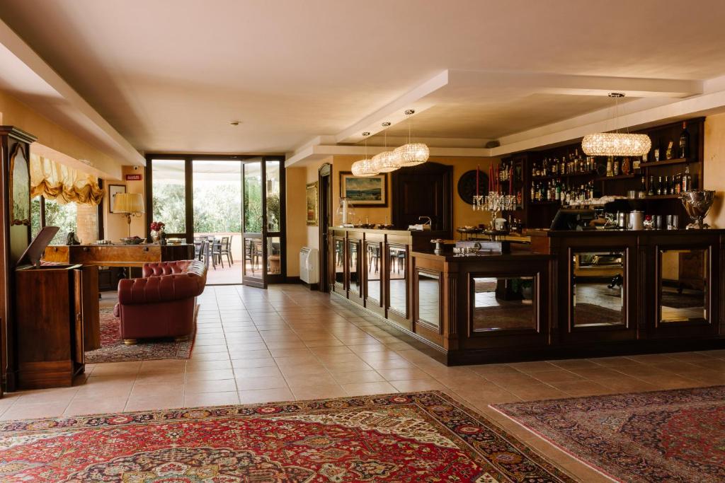 Lounge nebo bar v ubytování Baia Di Ulisse Wellness & Spa