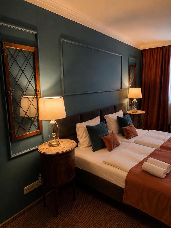 a hotel room with two beds and two lamps at Apartament Baron II ***** in Jelenia Góra