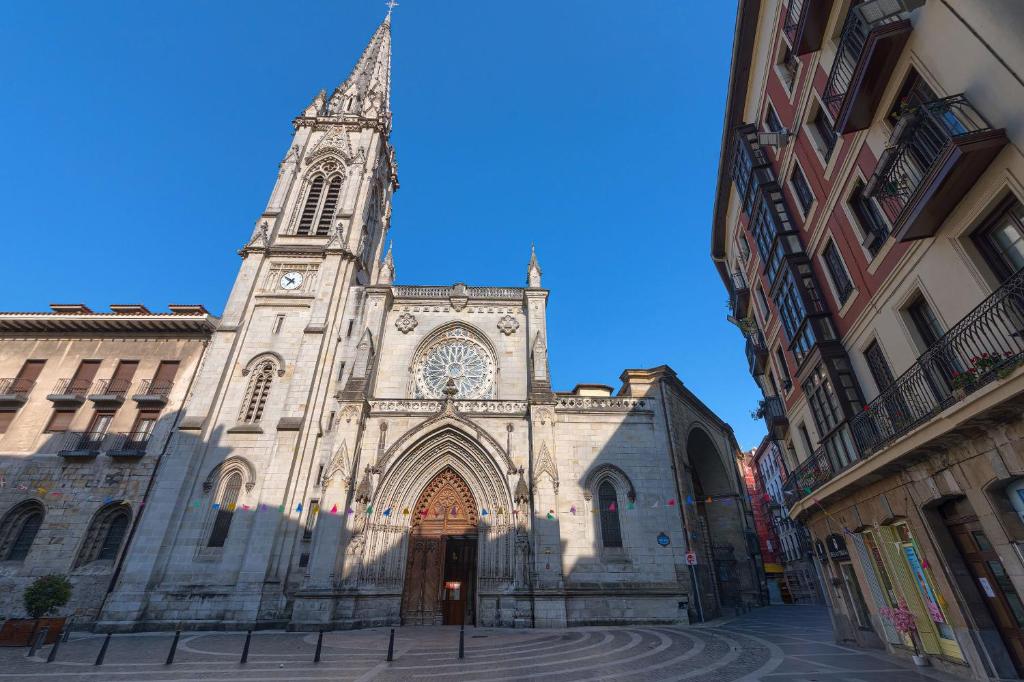 Catedral & pintxos by Next Stop Bilbao