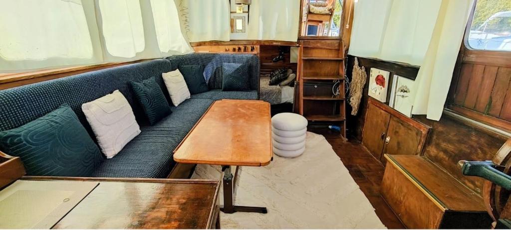 a living room with a couch and a table at Bateau SKAMP in Mâcon