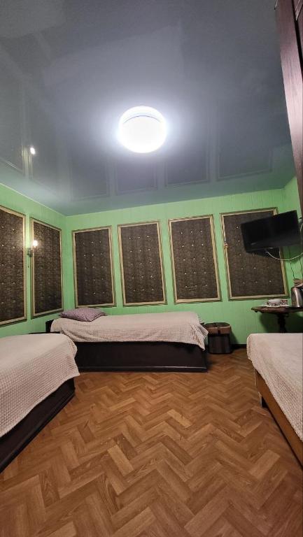 a room with two beds and a television in it at Vintage in Kotowsk