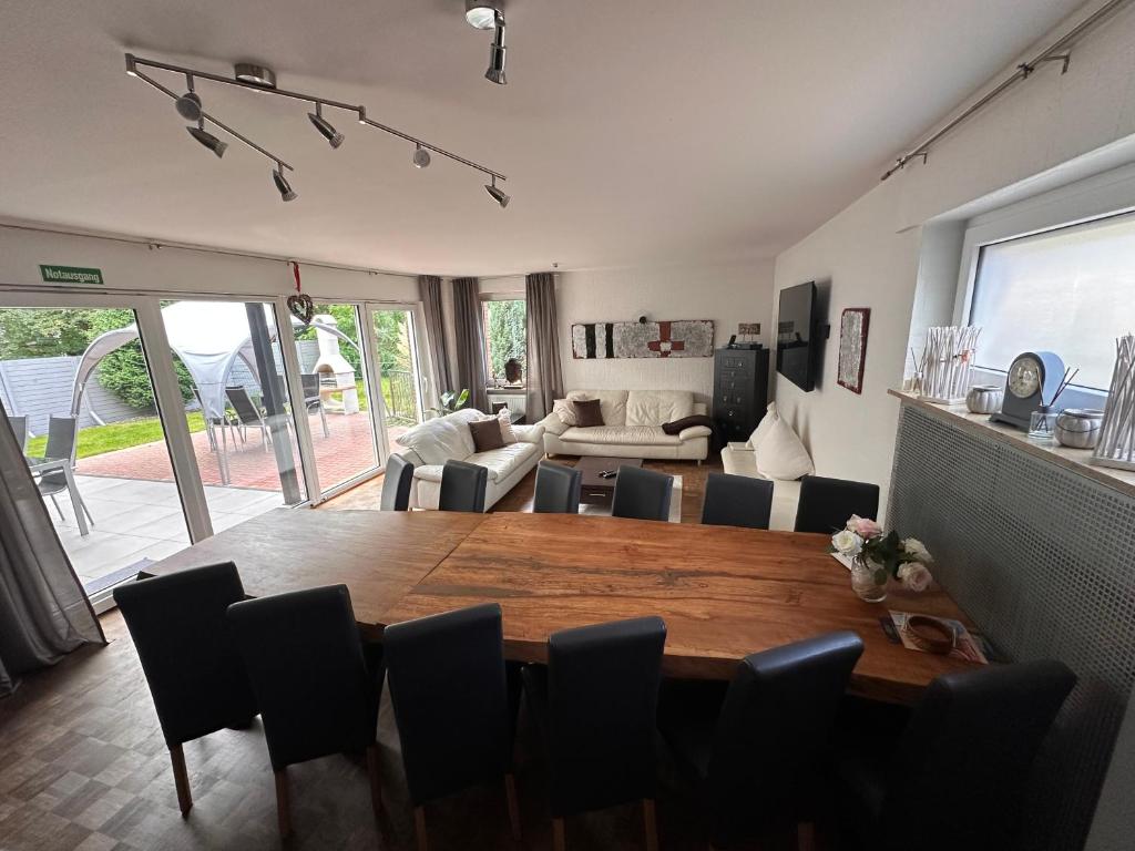 a living room with a wooden table and chairs at Haus-36 in Neuss