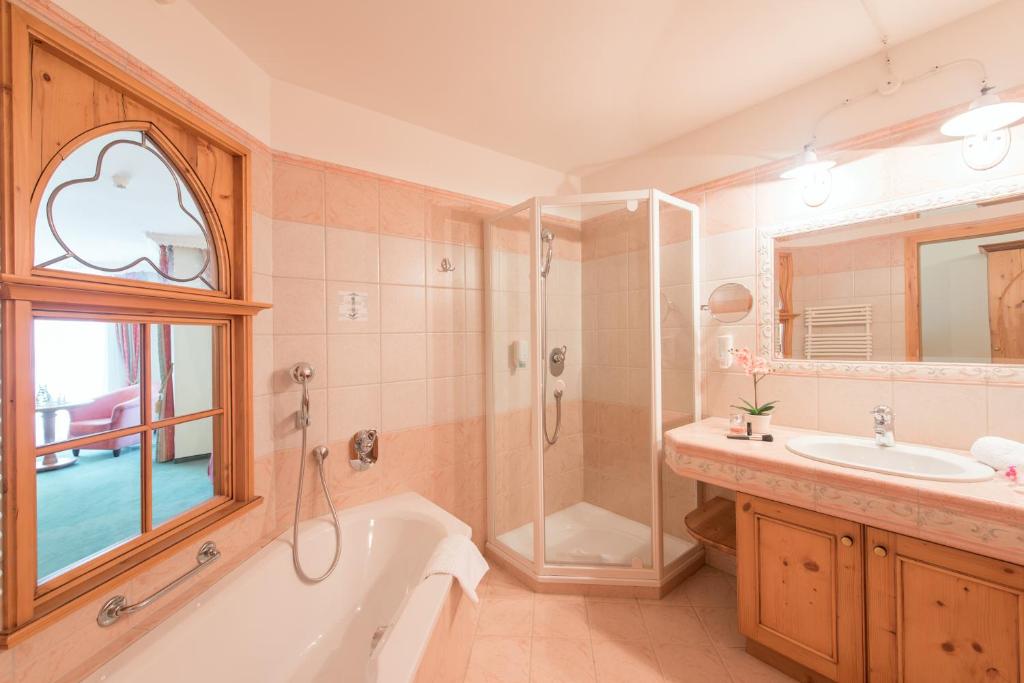 Ein Badezimmer in der Unterkunft Hotel Vitalquelle Montafon
