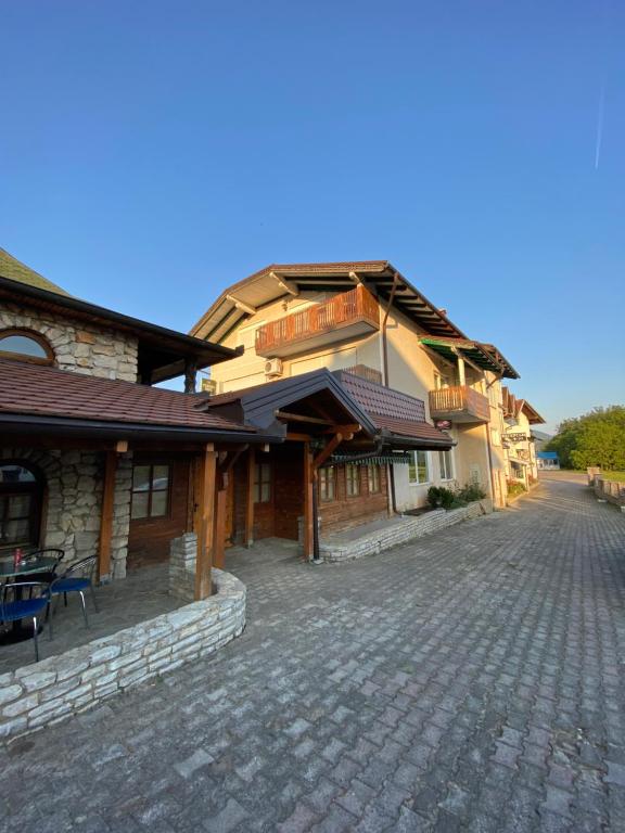 a building with a cobblestone street in front of it at Estrada Cazin in Ostrožac