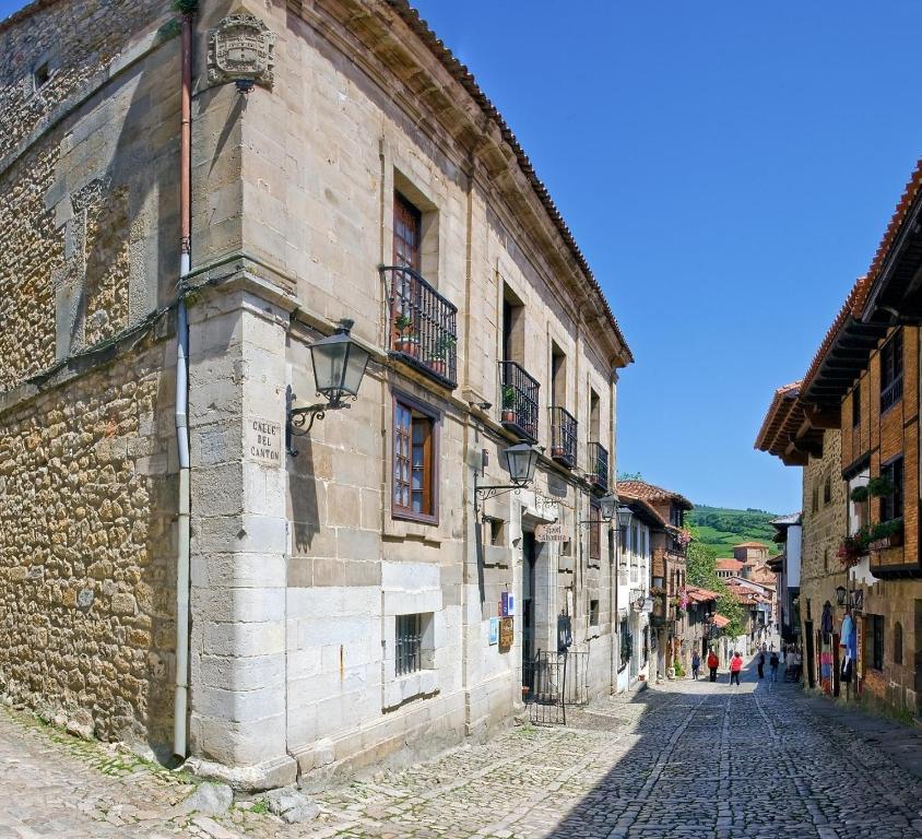 an old stone building on a cobblestone street at Hotel Altamira in Santillana del Mar