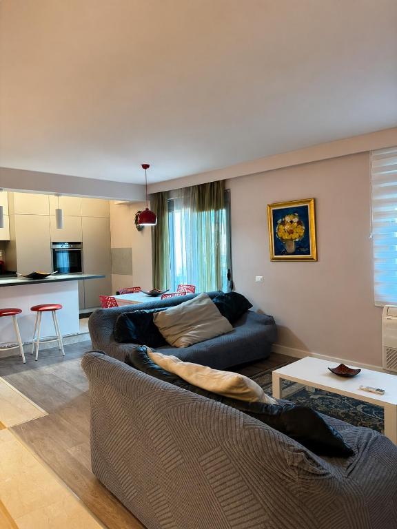 Lake View Apartment - Housity