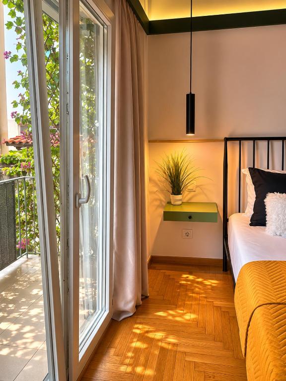 Chic Athens Suite Modern & Central