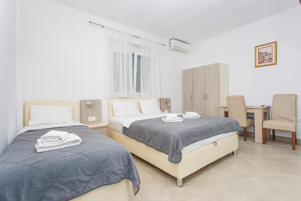 Apartments Obala - Katić - 带露台的一室公寓