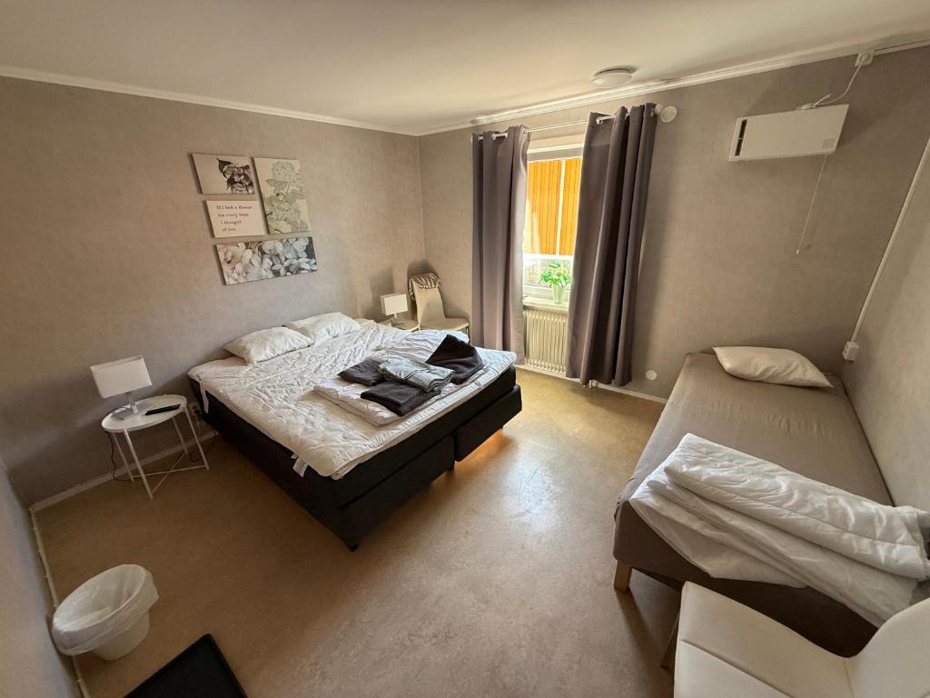an aerial view of a bedroom with a bed and a couch at Bakgården Mariestad in Mariestad