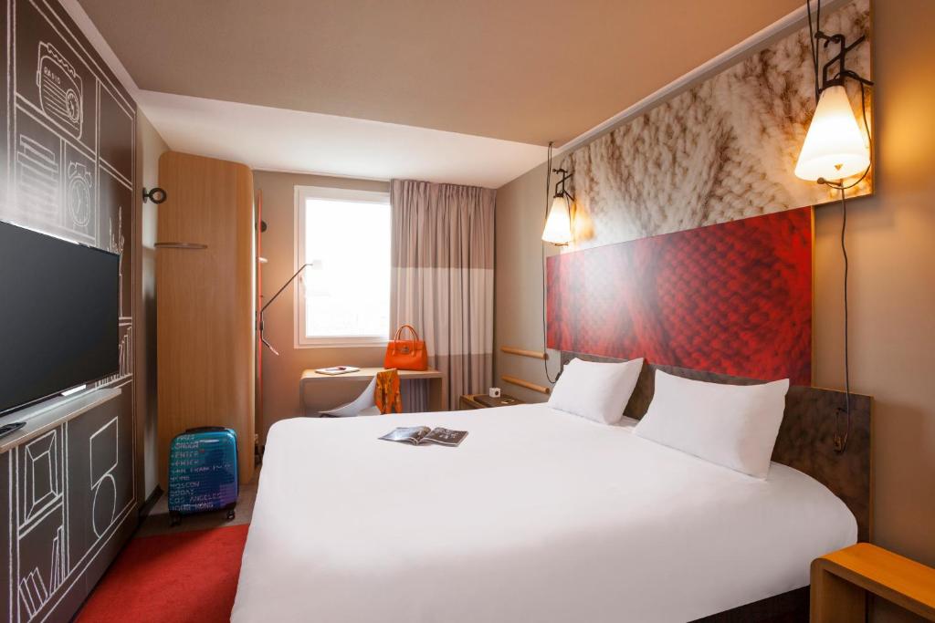 Postel nebo postele na pokoji v ubytování ibis Honfleur
